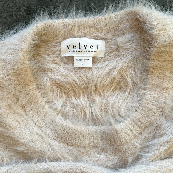 Velvet by Graham & Spencer Sweater- Excellent Condition - Picture 5 of 5